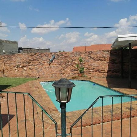 The Hidden Villa Boksburg Luaran gambar